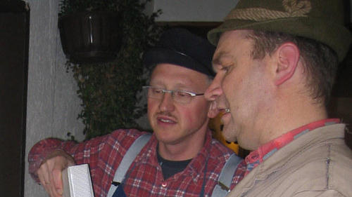 Die letzten Absprachen zwischen Fredi Breunig und Martin Wachenbrönner. Seit einem Jahr haben die beiden das Stück nicht mehr geprobt. - Die letzten Absprachen zwischen Fredi Breunig und Martin Wachenbrönner. Seit einem Jahr haben die beiden das Stück nicht mehr geprobt. Die letzten Absprachen zwischen Fredi Breunig und Martin Wachenbrönner. Seit einem Jahr haben die beiden das Stück nicht mehr geprobt. - Die letzten Absprachen zwischen Fredi Breunig und Martin Wachenbrönner. Seit einem Jahr haben die beiden das Stück nicht mehr geprobt.