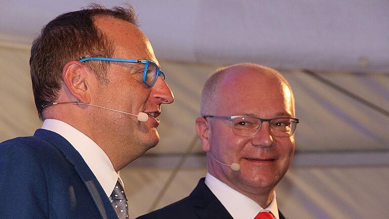 Gute Unterhaltung: Die Moderatoren Volker Heißmann (links) und Martin Rassau im Einsatz. Gute Unterhaltung: Die Moderatoren Volker Heißmann (links) und Martin Rassau im Einsatz.