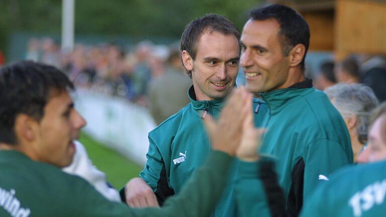 Ein besonderer Moment: Die Ex-Nullfünfer Steffen Stockmann (Mitte) und Dirk Dorbath (rechts) gewinnen 2007 im Toto-Pokal mit dem TSV Abtswind gegen den FC 05 Schweinfurt mit 2:1.