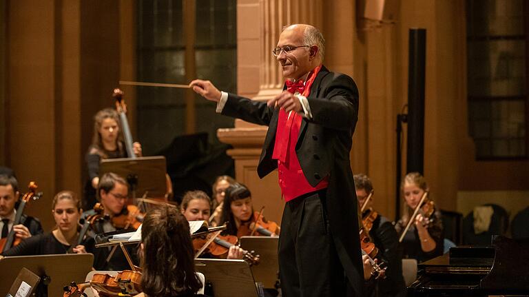 Exzellentes Zusammenspiel: Für das Orchester unter der Leitung von Markus Popp gab es höchstes Lob. Exzellentes Zusammenspiel: Für das Orchester unter der Leitung von Markus Popp gab es höchstes Lob.