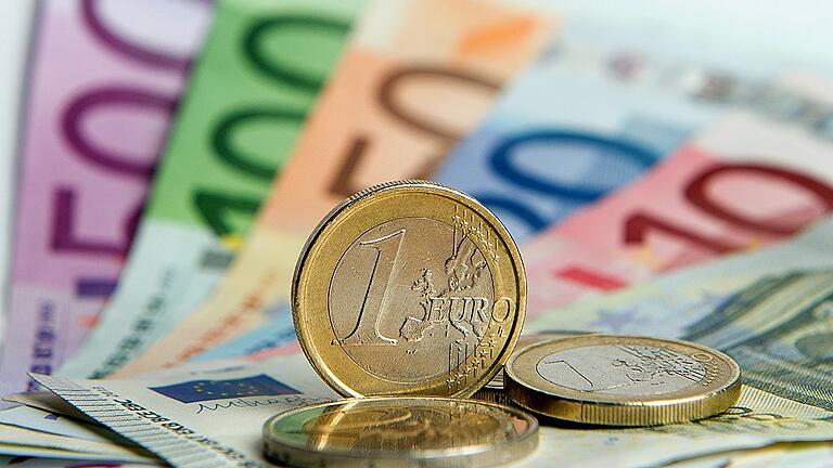 NRW kommt erstmals ohne neue Kredite aus - Für 2018 ergibt sich im Ergebnishaushalt des Bad Kissinger Kreisetats sogar ein ordentlicher Überschuss. NRW kommt erstmals ohne neue Kredite aus - Für 2018 ergibt sich im Ergebnishaushalt des Bad Kissinger Kreisetats sogar ein ordentlicher Überschuss.
