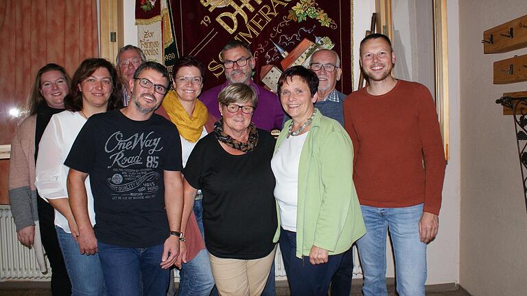 Seit über 40 Jahren gibt es in Sommerach eine Theatergruppe. Im Rahmen der Jahreshauptversammlung des SV DJK Sommerach wurde der Gruppe ein Jubiläumsgeschenk überreicht.