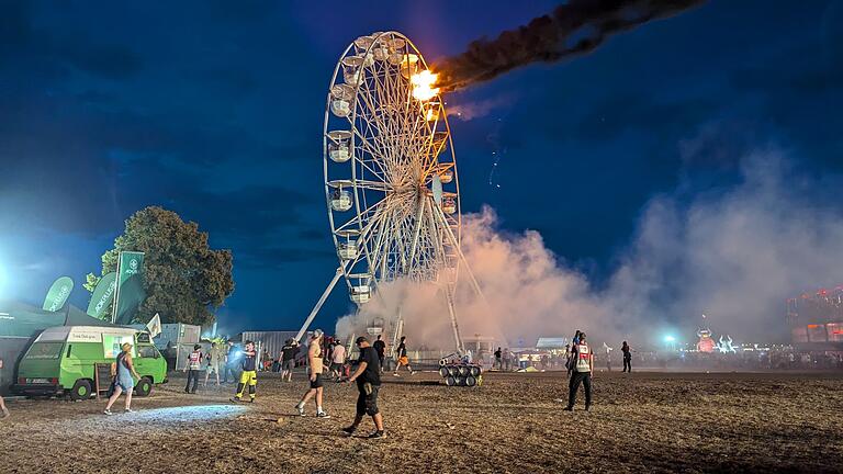 Highfield Festival - Riesenrad brennt - Wie es zu dem Unglück kommen konnte, ist noch unklar. Highfield Festival - Riesenrad brennt - Wie es zu dem Unglück kommen konnte, ist noch unklar.