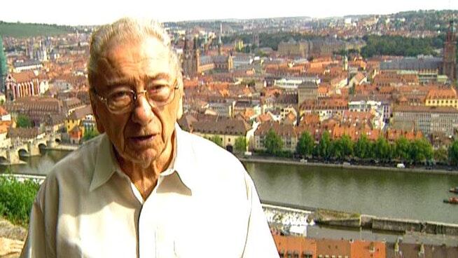 An alter Wirkungsstätte: Der Ex-Stasispion Horst Hesse im Jahr 2002 bei seinem Besuch in Würzburg An alter Wirkungsstätte: Der Ex-Stasispion Horst Hesse im Jahr 2002 bei seinem Besuch in Würzburg