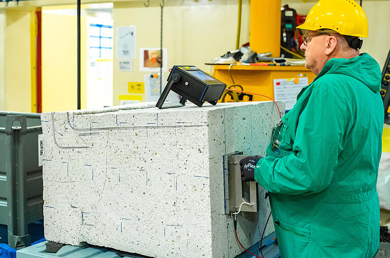 Jedes ausgebaute Bauteil aus dem AKW-Sicherheitsbereich wird auf Radioaktivität gemessen, bevor es das Werk verlassen darf. Jedes ausgebaute Bauteil aus dem AKW-Sicherheitsbereich wird auf Radioaktivität gemessen, bevor es das Werk verlassen darf.