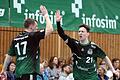 Handball-Drittligist Wölfe Würzburg ist weiter auf Erfolgskurs. Beim TuS Fürstenfeldbruck verletzte sich Kapitän Patrick Schmidt (links) aber. Tim Bauder (rechts) war mit zehn Treffern erfolgreichster Torschütze.&nbsp;