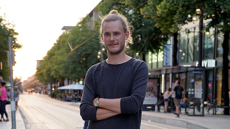 Hendrik Meier ist der erste Nachtbürgermeister in Deutschland. Seit August 2018 vermittelt er in Mannheim bei Konflikten im Nachtleben, etwa zwischen Partygästen und ruhebedürftigen Anwohnern.