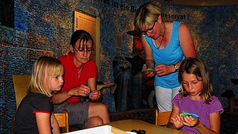 Blumig: Das Bastelangebot für Kinder im haus der Langen Rhön kam gut an.