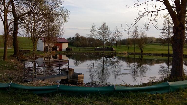 Der Altenmünsterer See kann erst im August abgelassen und entschlammt werden.