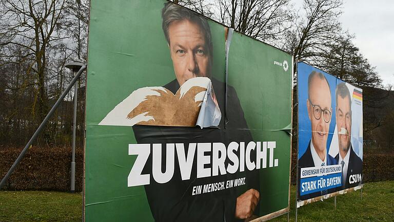 Kurz nach deren Aufstellung waren in Lohr zwei Großplakate von Union und Grünen beschädigt worden. Kurz nach deren Aufstellung waren in Lohr zwei Großplakate von Union und Grünen beschädigt worden.