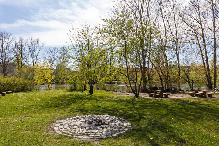 Zwischen Adenauer-Brücke und Graf-Luckner-Weiher soll laut Konzept eine Eventlocation entstehen.