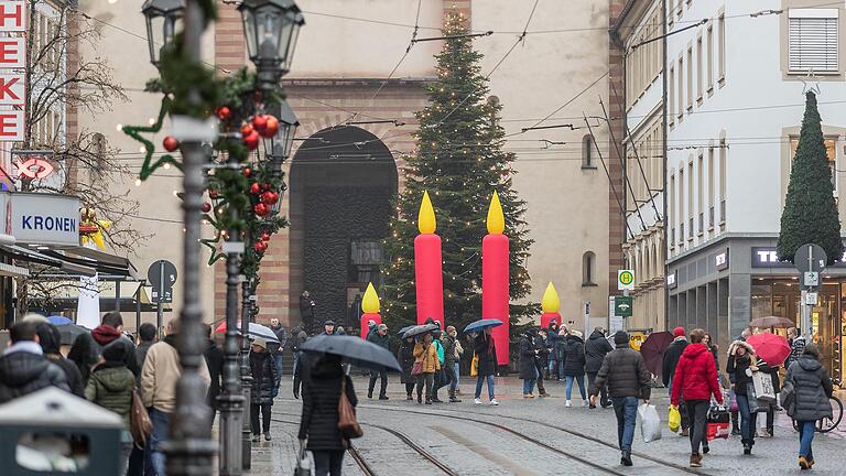 Das Weihnachtsgeschäft ist für den Handel in Unterfranken die wichtigste Zeit des Jahres. Das Weihnachtsgeschäft ist für den Handel in Unterfranken die wichtigste Zeit des Jahres.