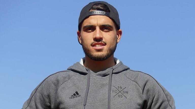 Syrer, Stürmer, Schweinfurter: Drei Jahre nach seiner Flucht aus der Heimat ist Mohamad Awata beim FC 05 gelandet. Den Krieg kann er aber nicht vergessen. Syrer, Stürmer, Schweinfurter: Drei Jahre nach seiner Flucht aus der Heimat ist Mohamad Awata beim FC 05 gelandet. Den Krieg kann er aber nicht vergessen.