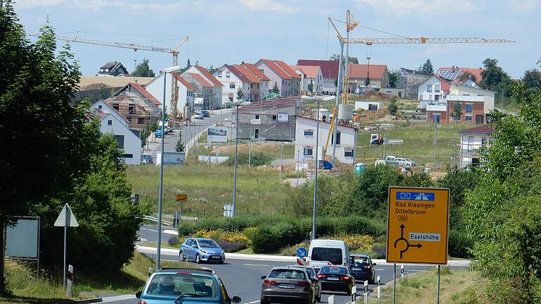 Das Baugebiet Eselshöhe West II wurde in den vergangenen Jahren entwickelt und ist mittlerweile fast vollständig bebaut. Dort gibt es 140 neue Wohneinheiten. Das Baugebiet Eselshöhe West II wurde in den vergangenen Jahren entwickelt und ist mittlerweile fast vollständig bebaut. Dort gibt es 140 neue Wohneinheiten.