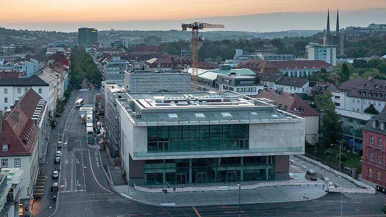 Die Luftbildaufnahmen zeigt die Baustelle des Mainfrankentheaters am 17. Mai 2022.