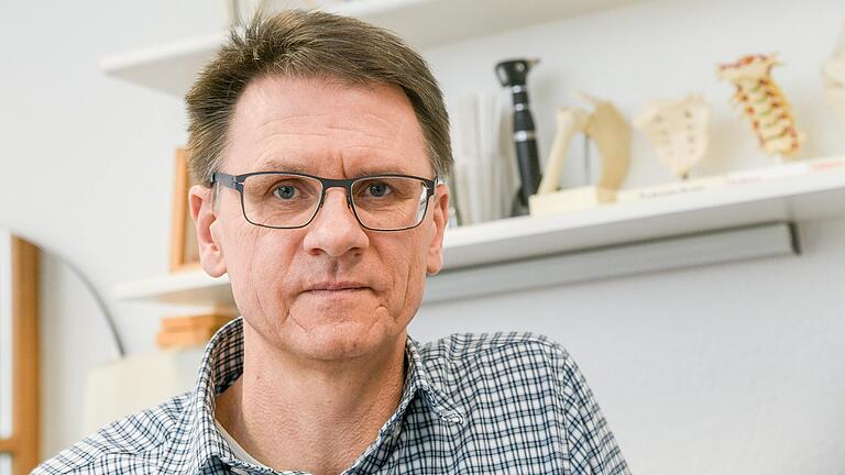 Arztpraxen nur noch an vier Tagen offen? Dr. Christian Pfeiffer, Vorsitzender des bayerischen Hausärzteverbandes in Unterfranken, hält nichts von der Forderung des Virchowbundes. Arztpraxen nur noch an vier Tagen offen? Dr. Christian Pfeiffer, Vorsitzender des bayerischen Hausärzteverbandes in Unterfranken, hält nichts von der Forderung des Virchowbundes.