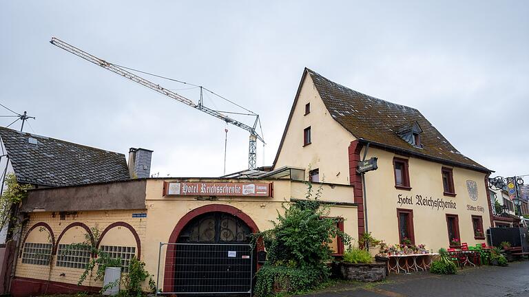 Ein Monat nach Hoteleinsturz in Kröv - Die Abrissarbeiten dauern weiter an. Ein Monat nach Hoteleinsturz in Kröv - Die Abrissarbeiten dauern weiter an.