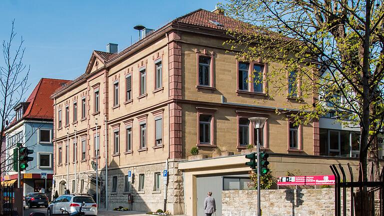 Drei Kandidaten bewerben sich um den Einzug ins Höchberger Rathaus. Drei Kandidaten bewerben sich um den Einzug ins Höchberger Rathaus.