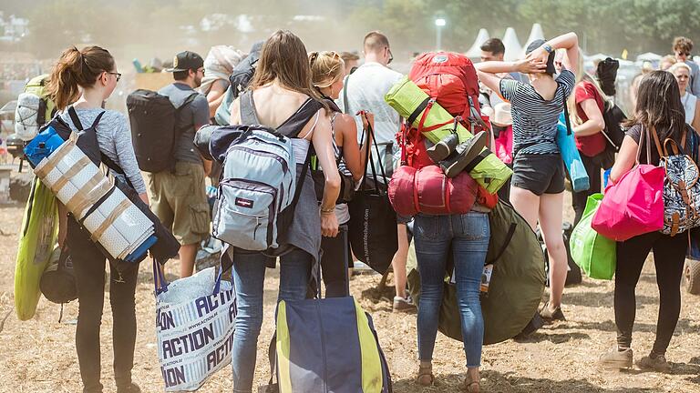 Deichbrand Festival.jpeg       -  Beim Ackerbeat gab in den vergangenen Jahren bei jedem Wetter gute Laune. Auch 2023 heizt ein hochkarätiges Line-up den Zuschauern wieder ein.