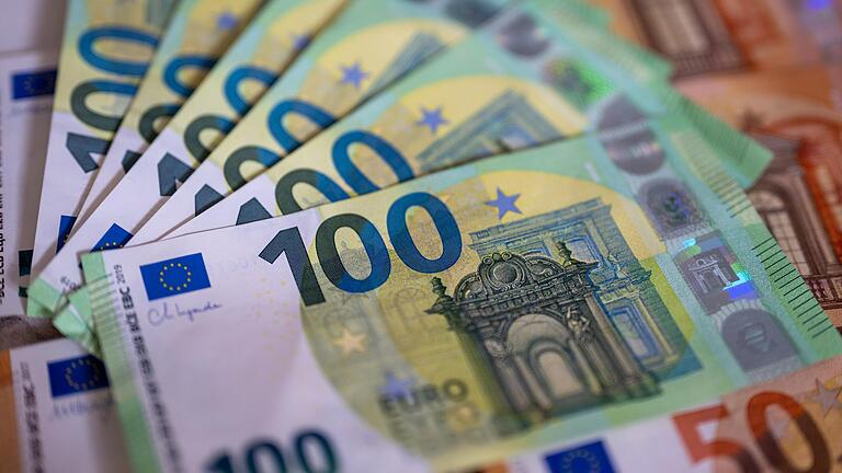Es geht um ihre Gesundheit, aber auch um ihr Geld: Die Bürgerinnen und Bürger des Landkreises Haßberge müssen für die Haßberg-Kliniken und deren MVZ tief in die Tasche greifen. (Symbolbild)