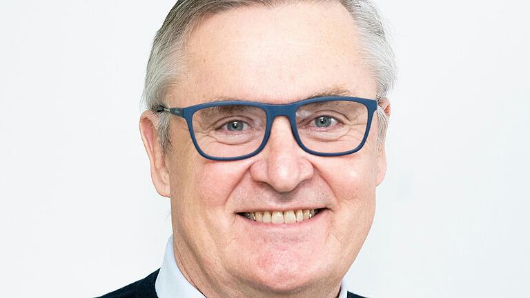 Referiert am Mittwoch, den 30. Oktober, ab 18 Uhr in der Krankenhauskapelle Ebern über „Osteoporose, die neue Volkskrankheit“: Prof. Dr. Erich Hartwig. Referiert am Mittwoch, den 30. Oktober, ab 18 Uhr in der Krankenhauskapelle Ebern über „Osteoporose, die neue Volkskrankheit“: Prof. Dr. Erich Hartwig.