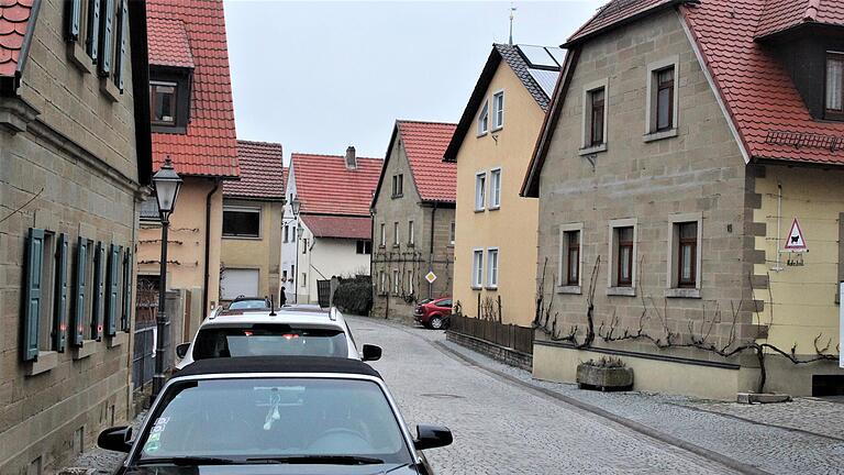 Wer im Innenort (hier Abtswind) baut oder saniert, muss oft mehr Aufwand und Geld investieren als im Neubaugebiet. Deshalb bietet der Landkreis Kitzingen Häuslebauern in Innenorten künftig eine kostenlose Beratung an. Wer im Innenort (hier Abtswind) baut oder saniert, muss oft mehr Aufwand und Geld investieren als im Neubaugebiet. Deshalb bietet der Landkreis Kitzingen Häuslebauern in Innenorten künftig eine kostenlose Beratung an.