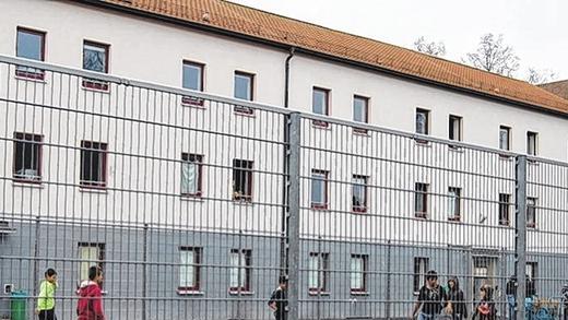 Von Zirndorf für Ledward lernen: Besuch in der Erstaufnahmeeinrichtung Von Zirndorf für Ledward lernen: Besuch in der Erstaufnahmeeinrichtung