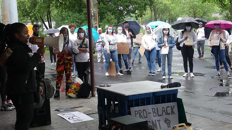 Rassismus ist auch ein deutsches Problem: Ndaya Hartmann aus Hammelburg hat zur "Black Lives Matter"-Demo eingeladen. Rassismus ist auch ein deutsches Problem: Ndaya Hartmann aus Hammelburg hat zur "Black Lives Matter"-Demo eingeladen.