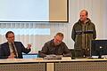 Förster Jan Bergmann (rechts) stellte sich dem Gemeinderat Maroldsweisach vor. Mit auf dem Foto Bürgermeister Wolfram Thein und Geschäftsleiter Armin Bogendörfer