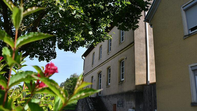 Das alte Pfarrhaus in Zeubelried hat die SWG gekauft und will es zu einem Mietshaus umbauen. Das alte Pfarrhaus in Zeubelried hat die SWG gekauft und will es zu einem Mietshaus umbauen.
