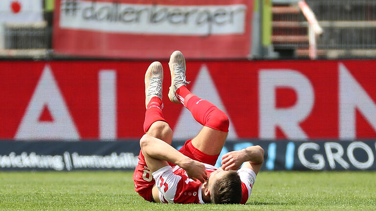 Marvin Pieringer und die Kickers-Mannschaft zeigten gegen Osnabrück eine schwache Vorstellung. Marvin Pieringer und die Kickers-Mannschaft zeigten gegen Osnabrück eine schwache Vorstellung.