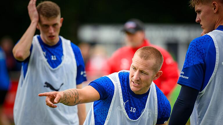 Lewis Holtby       -  Auf dem Platz hören alle auf ihn: Holstein Kiels neuer Kapitän Lewis Holtby (M).