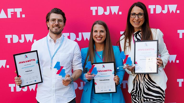 4x4-Preis in Berlin gewonnen&nbsp; (von links): Lukas Weimann, Anna Meusert und Christina Diem-Puello.