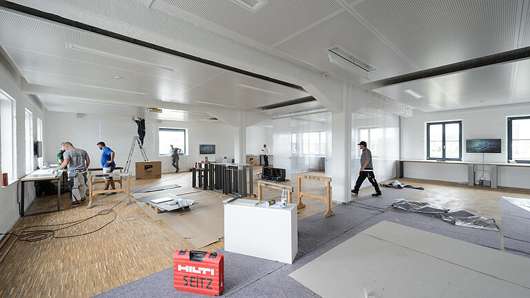 Innenarbeiten in der künftigen Ideenlabor des Zentrums für Digitale Innovationen . Foto: Daniel Peter Innenarbeiten in der künftigen Ideenlabor des Zentrums für Digitale Innovationen . Foto: Daniel Peter