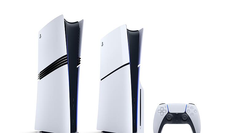 Die neue Sony-Konsole PS5 Pro - Links die neue PS5 Pro ohne Laufwerk, rechts die PS5 Slim mit Blu-ray-Laufwerk. Die neue Sony-Konsole PS5 Pro - Links die neue PS5 Pro ohne Laufwerk, rechts die PS5 Slim mit Blu-ray-Laufwerk.