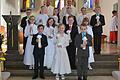 Kommunion in Bastheim       -  (krit)   Die Kommunionkinder in der Sankt-Sebastian-Kirche in Bastheim mit Pfarrer Wiktor Dziedziech (rechts) und Diakon Hans-Günther Zimmermann.