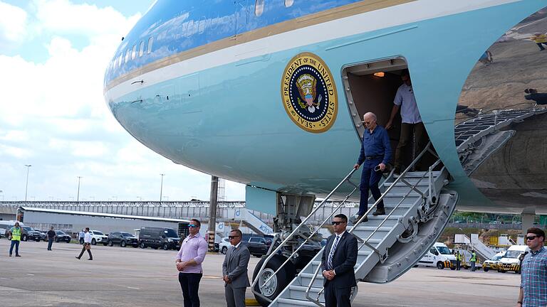 Vor dem G20 in Brasilien       -  Biden landet auf den Flughafen von Manaus.