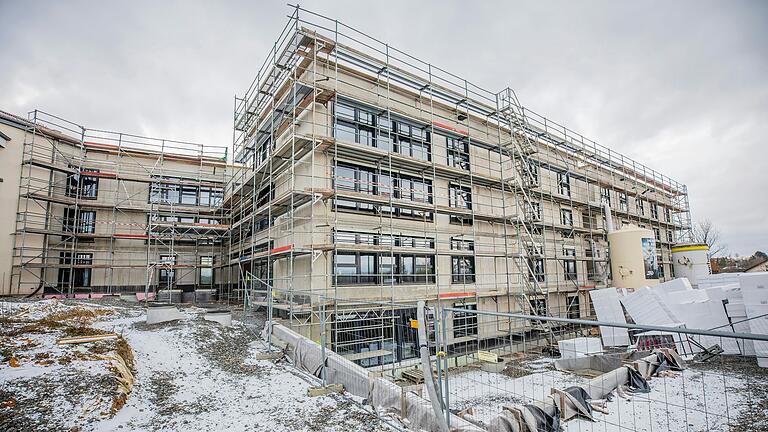 Im Juni sollen die ersten Bewohner in den Neubau des Franziska-Streitel-Altenheims am Hainberg einziehen. Im Juni sollen die ersten Bewohner in den Neubau des Franziska-Streitel-Altenheims am Hainberg einziehen.