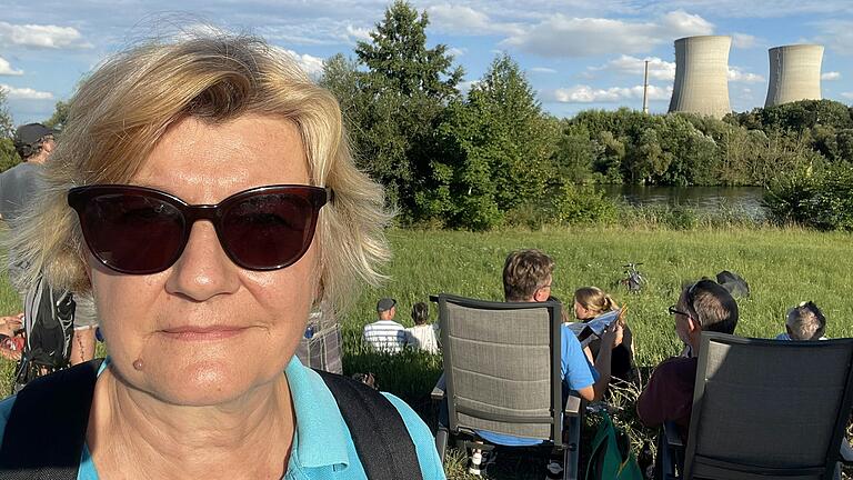 Letztes Selfie mit den Kühltürmen: Susanne Wiedemann verfolgte die Sprengung in Bergrheinfeld. Letztes Selfie mit den Kühltürmen: Susanne Wiedemann verfolgte die Sprengung in Bergrheinfeld.