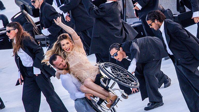 Paralympics Paris 2024 - Eröffnungsfeier       -  Bei der Eröffnungsfeier der Paralympics in Paris gab es ein buntes Showprogramm.