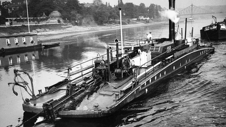 Das Kettenschleppschiff SAALE 4.