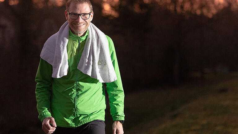 Stefan Platz aus Wertheim. 2008 ist er seinen ersten Marathon gelaufen.&nbsp;2017 erlitt er während eines Wettkampfs einen Herzinfarkt und musste reanimiert werden. Der Sport ist dennoch Teil seines Lebens geblieben.