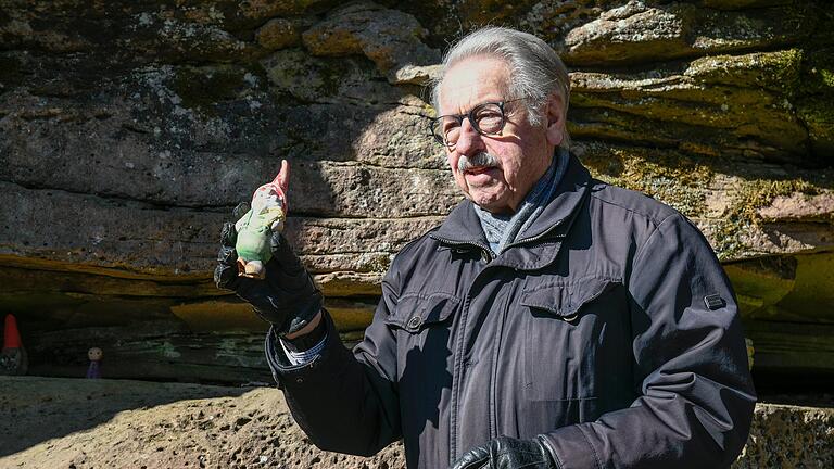 Gerhard Wulz erzählt die Sage von den Wichteln, die einem armen Müller im Saaletal zu Reichtum verhalfen. Gerhard Wulz erzählt die Sage von den Wichteln, die einem armen Müller im Saaletal zu Reichtum verhalfen.