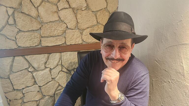 Don Vito in seinem kleinen Restaurant 'Fine Italy' in Burghausen. - Don Vito in seinem kleinen Restaurant 'Fine Italy' in Burghausen. Don Vito in seinem kleinen Restaurant 'Fine Italy' in Burghausen. - Don Vito in seinem kleinen Restaurant 'Fine Italy' in Burghausen.