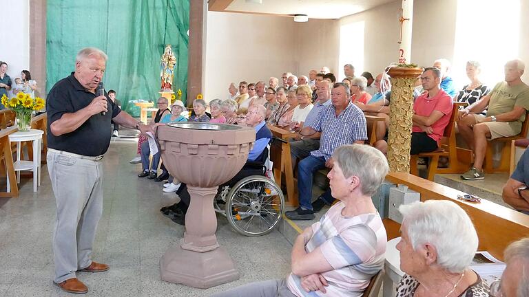 Vor 400 Jahren wurde der Taufstein in der Stettener Pfarrkirche gestiftet. Vor 400 Jahren wurde der Taufstein in der Stettener Pfarrkirche gestiftet.