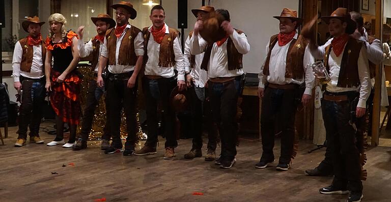 Das Männerballett aus Sulzheim brachte den Wilden Westen nach Oberschwarzach. Das Männerballett aus Sulzheim brachte den Wilden Westen nach Oberschwarzach.