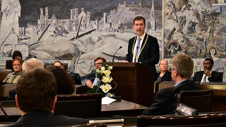 Oberbürgermeister Christian Schuchardt, hier bei der traditionellen festlichen Sitzung des Stadtrats zum Jahresende im Dezember 2018. Oberbürgermeister Christian Schuchardt, hier bei der traditionellen festlichen Sitzung des Stadtrats zum Jahresende im Dezember 2018.