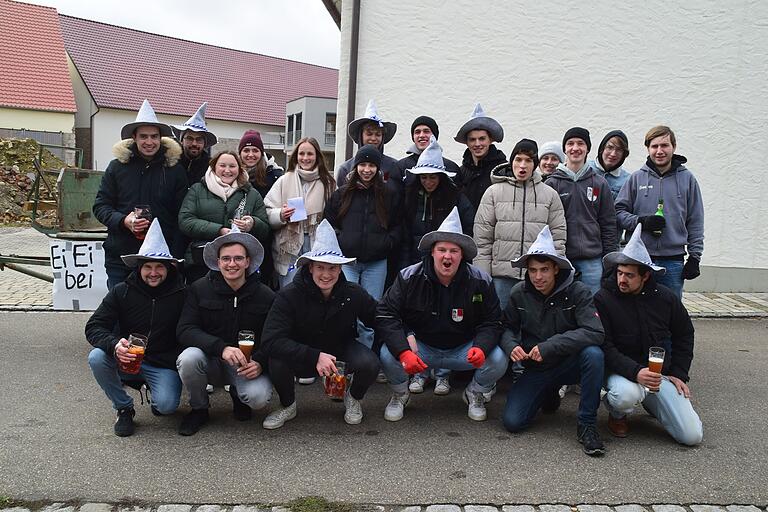 Gut gelaunt zeigte sich die Jugend beim Kirchweihumzug. Gut gelaunt zeigte sich die Jugend beim Kirchweihumzug.