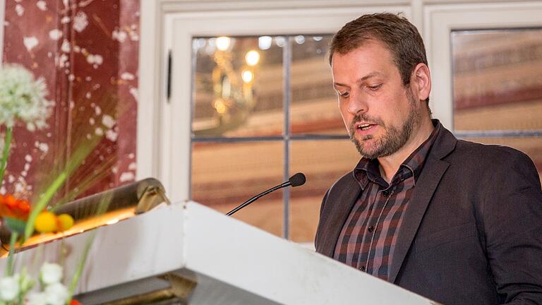 Impuls beim Gründungssymposium: Theologe Mathias Duck von der DAHW erkrankte selbst an Lepra, konnte dank früher Diagnose geheilt werden. Er hat sich dem Kampf gegen Ausgrenzung und Stigmatisierung Betroffener verschrieben. Impuls beim Gründungssymposium: Theologe Mathias Duck von der DAHW erkrankte selbst an Lepra, konnte dank früher Diagnose geheilt werden. Er hat sich dem Kampf gegen Ausgrenzung und Stigmatisierung Betroffener verschrieben.