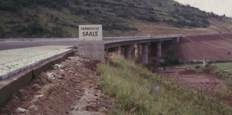 Die Saalebrücke bei Elfershausen vor der Fertigstellung.&nbsp;